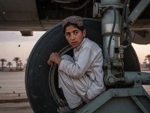 Афғонистонлик йигит самолёт ғилдиракларига тирмашиб, Деҳлига учиб борди