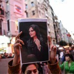 Mahsa Aminining ona shahri internetdan uzilib, xavfsizlik kuchaytirilgani aytilmoqda