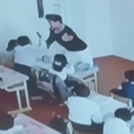 Самарқандда мактаб котибаси ўқувчини калтаклади (видео)