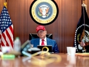 Трамп Эронда ҳокимият алмашинуви эҳтимолини истисно қилмади