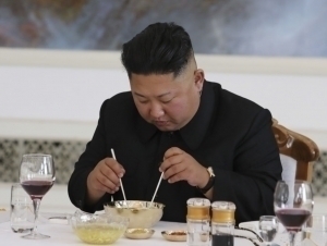 Kim Chen In Shimoliy Koreyada hot-dogni taqiqladi