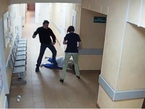 Қирғизистонда шифокор ва ўқитувчиларга ҳужум қилганларга жиноий жазо берилиши мумкин