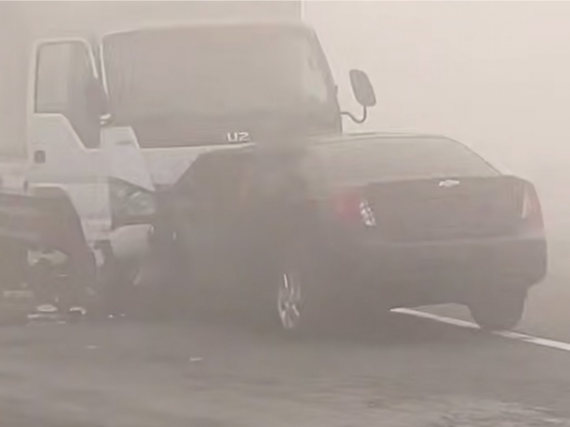 Multiple traffic accidents occur in Fergana due to dense fog (video)