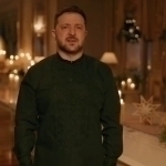 “Putinni nazarda tutgan”. Zelenskiy Rojdestvo tabrigida noma’lum shaxsga o‘lim tiladi (video)