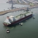 Озарбайжон Туркманистонга нефть танкери совға қиляпти