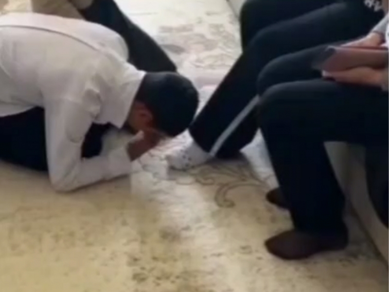Samarkand school staff punished after forcing student to kneel in apology (video)