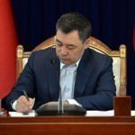 Japarov davlat xizmatchilarini qirg‘iz tilida gapirishga majburlovchi qonunni imzoladi