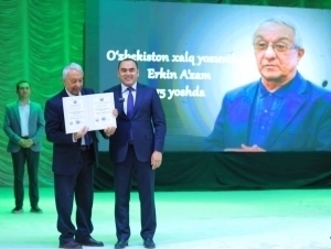 Yozuvchi Erkin A’zamga ham uy sovg‘a qilindi 