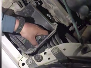 Buxoroda “opiy”ni mashina motoriga yashirgan haydovchi ushlandi