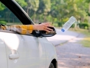 Uzbekistan plans to raise fines for dumping waste from vehicles