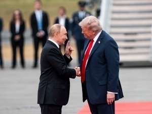 Трамп Россияга қарши “дўзахий” санкциялар тўғрисидаги қонунни имзолади
