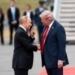 Трамп Россияга қарши “дўзахий” санкциялар тўғрисидаги қонунни имзолади