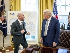 Макгрегор Оқ уйда ким билан жанг қилмоқчи?