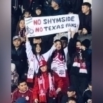 Qozog‘istonda O‘zbekiston bayrog‘i aks etgan nomaqbul banner ko‘targan qizlar jazolandi