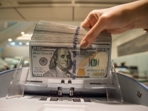 Dollar kursi 12 000 so‘mdan ko‘tarildi