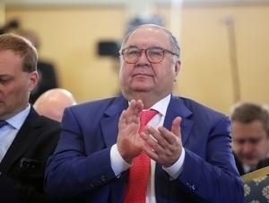 Евроиттифоқ Алишер Усмоновни санкциялар рўйхатидан чиқарди