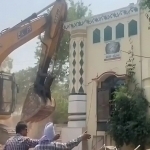 Hindistonda 50 yillik masjid buzib tashlandi (video)