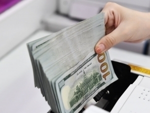 Dollar kursi 12 ming so‘mdan tushdi