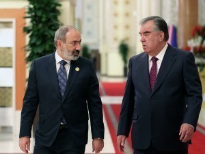 Rahmon Pashinyan bilan Qozog‘istondagi vaziyatni muhokama qildi 