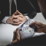 An investigator of the Karshi district prosecutor's office was caught while accepting a bribe