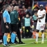 Osimxen “Liverpul”ga qarshi o‘yinda qo‘lini sindirib oldi