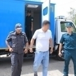 Сурхондарёда мактаб директорини калтаклаган эркакка суд ҳукми ўқилди