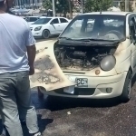 Bo‘kada yurib ketayotgan Matiz’da yong‘in chiqdi (video)