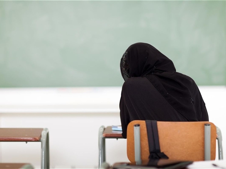 Italiyada maktablarda burqa va niqob taqish taqiqlandi