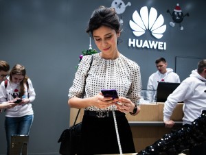 Huawei Россия бозорини тарк этяпти. Ишчилар Ўзбекистонга кўчирилди