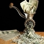 Dollar falls to 12,496.94 soums — record drop