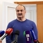Melikov Maxachqal’ada ushlanganlarga Ukrainadagi urushga borishni maslahat berdi