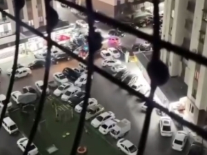 Toshkentdagi fojiali yong‘in: “parkovka” muammosi sabab qutqaruvchilar yo‘lda qolib ketdi (video)