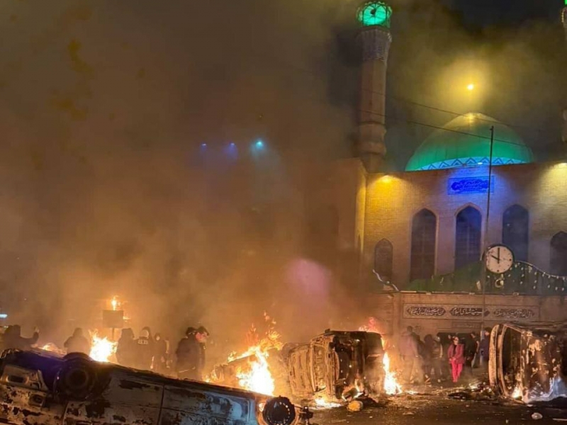 Eronda namoyishchilar 30 dan ortiq masjidni yoqib yubordi (video)