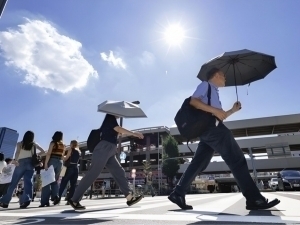 Японияда амалдорларга шорти кийиш тавсия этилди