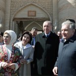 The Presidents and First Ladies tour Ichan-Kala on foot