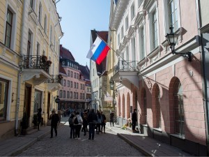 Эстония россиялик дипломатни персона нон грата деб эълон қилди