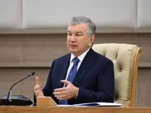 “Аҳолини кредит олишга мажбурлаяпти”. Мирзиёев 2 ҳокимни нега ишдан олганини айтди (видео)