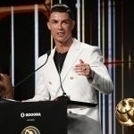 Ronaldu Maradona mukofoti bilan taqdirlanadi