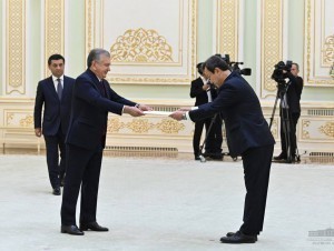 Mirziyoyev bir qator xorijiy elchilardan ishonch yorliqlarini qabul qildi