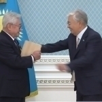 To‘qayev taekvondo qora belbog‘ini olib, taxtachani sindirdi (video)