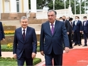 Mirziyoyev visits Tajikistan