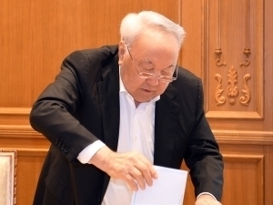 Кекса Назарбоев операциядан кейин биринчи марта кўриниш берди