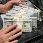 Official dollar exchange rate falls again