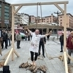 Turkiyada shifokor g‘azolik hamkasbi uchun noodatiy namoyish o‘tkazdi (video)