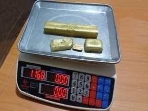 1,1 млрд сўмлик олтинни Ўзбекистонга ноқонуний олиб кирганлар ушланди