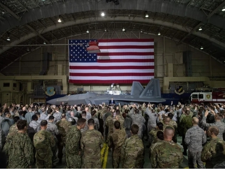 Путин ва Трамп ҳарбий базада учрашади