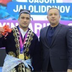 “Давлатимиз қашшоқлашиб қолмайди”. Навоий ҳокими чемпионга уй совға қилди (видео)