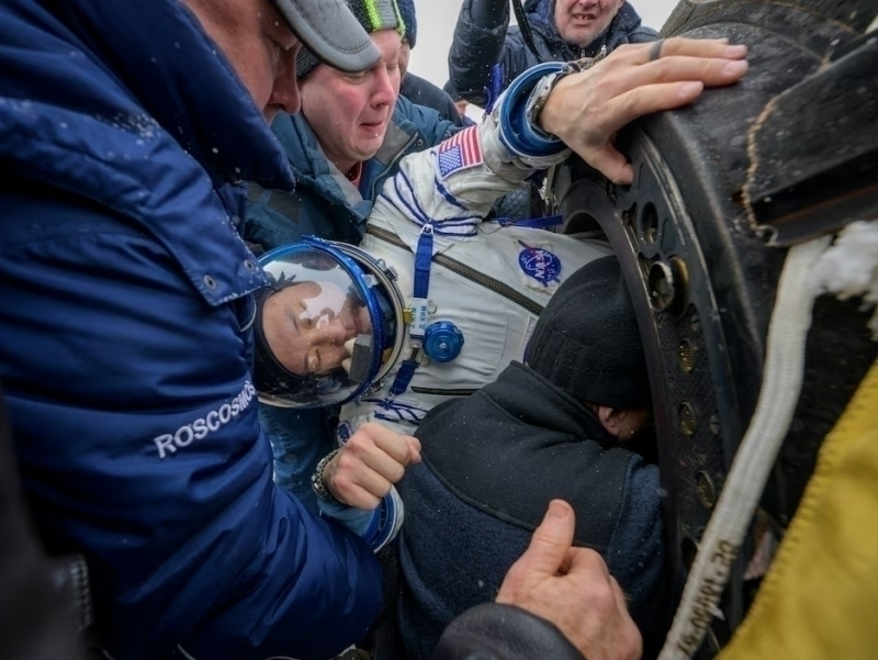 AQSH va Rossiya fazogirlari kosmosdan Qozog‘istonga qo‘ndi (video)