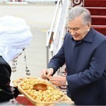 Мирзиёев Бишкекда бўғирсоқ билан кутиб олинди