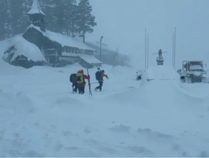 АҚШда қор кўчкиси сабаб 9 нафар чанғичи бедарак йўқолди